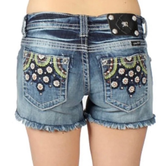 Women's Miss Me Low Rise Med. Wash Embroidered Floral Frayed Shorts. Size 27 - Picture 2 of 16